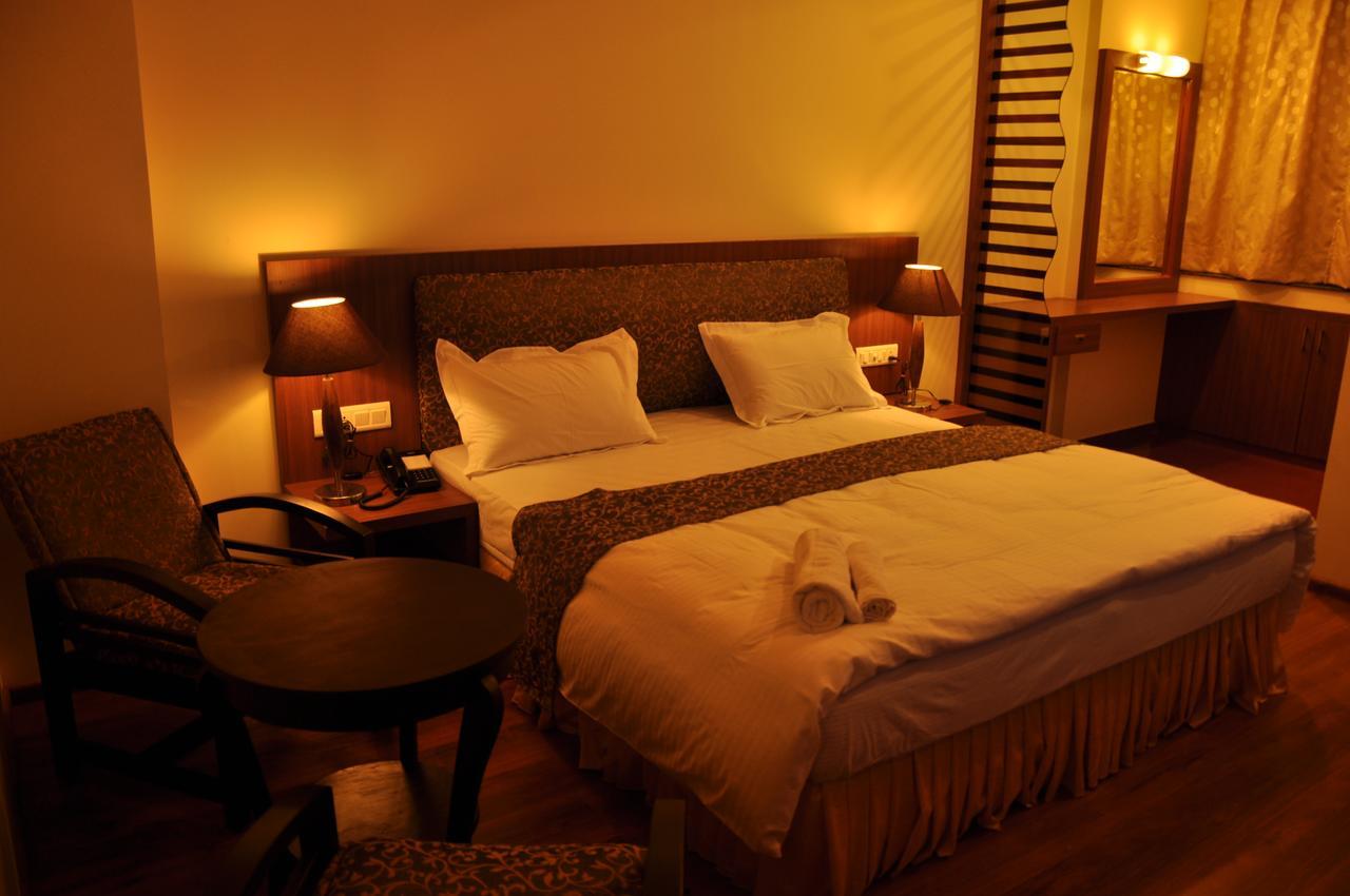 Hotel The Uday Regency Кота Екстериор снимка