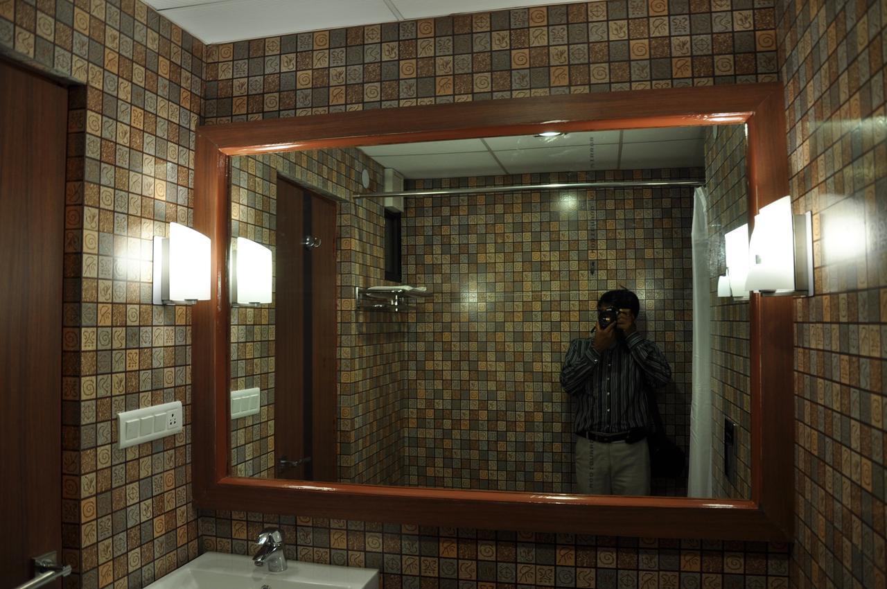 Hotel The Uday Regency Кота Екстериор снимка