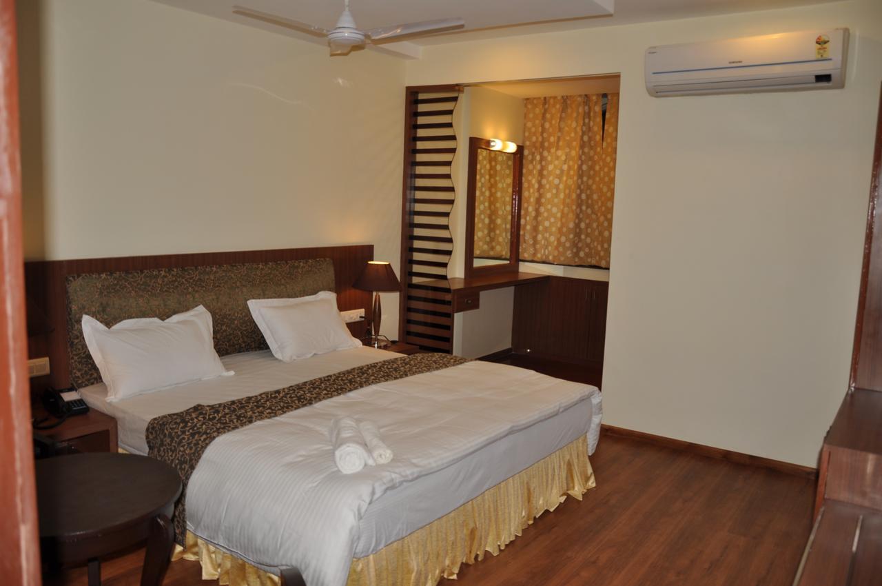 Hotel The Uday Regency Кота Екстериор снимка