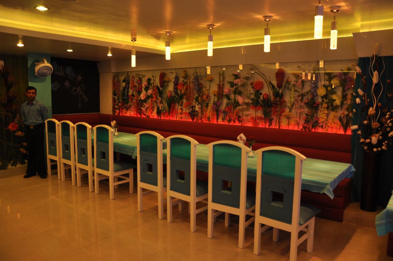 Hotel The Uday Regency Кота Екстериор снимка