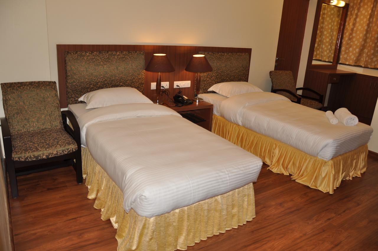 Hotel The Uday Regency Кота Екстериор снимка